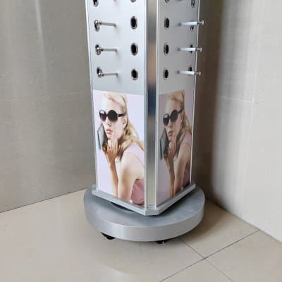 [พรีออเดอร์] ตู้โชว์แว่นตากันแดด 4 ด้าน หมุนได้ ขาตั้งอลูมิเนียมอัลลอยด์ ใส่กรอบแว่นตาได้ 84 ตัวขาย มัดจำได้ 50% - ภาพที่ 5