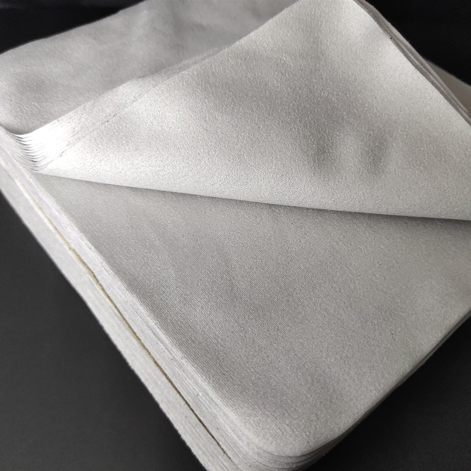 **มีสต๊อกพร้อมส่ง **AAA ขนาด13X13  ผ้าเช็ดแว่นเกรด AA คละสี ขายเป็นกล่อง กล่องละ 100 ผืน - ภาพที่ 2