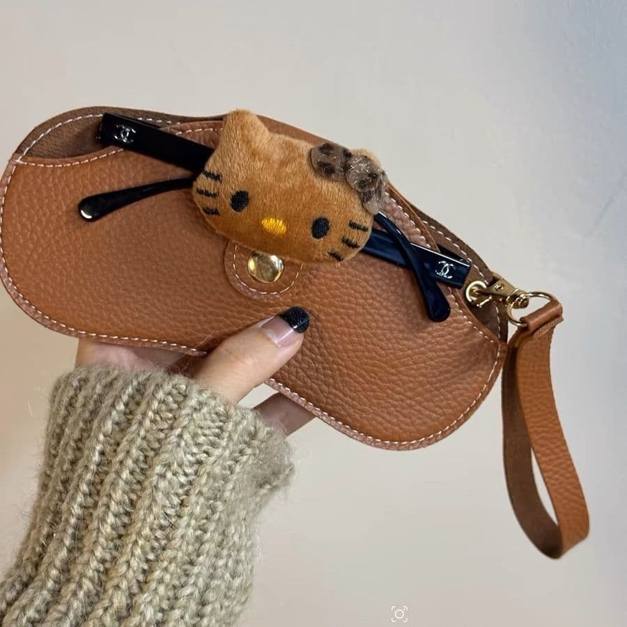 **มีสต๊อกพร้อมส่ง **AAA กระเป๋าแว่นตา ผูกกระเป๋า คิดตี้ ขายเป็นชิ้น  69- - ภาพที่ 12