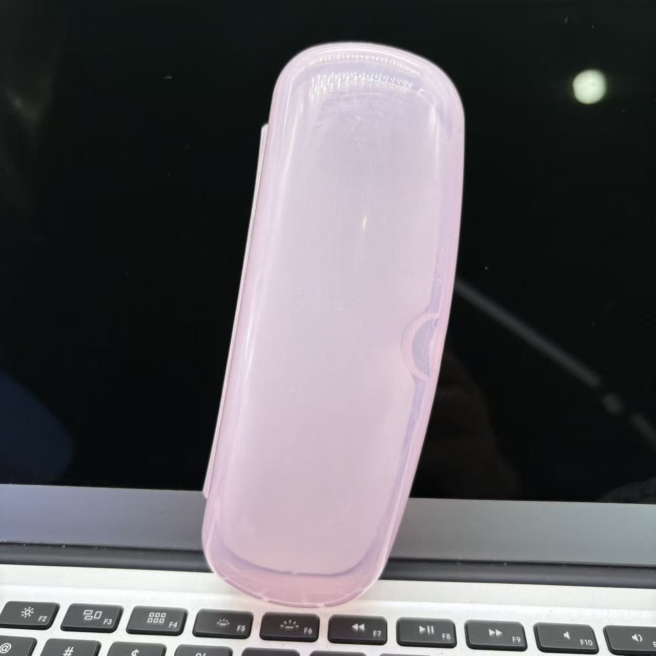 **มีสต๊อกพร้อมส่ง **++ขายเป็นแพก 10 กล่อง กล่องเก็บแว่นตาหลากสีสำหรับนักเรียนสายตาสั้นและสายตายาว (แบบขายส่ง) กล่องพลาสติก กล่องใส่แว่นตา น้ำหนักเบาเป็นพิเศษ - ภาพที่ 2